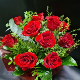 12 luxury Red Roses