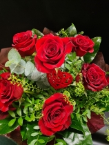 6 luxury Red Roses mixed foliages