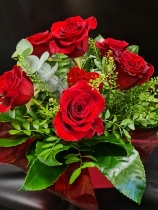 6 luxury Red Roses mixed foliages