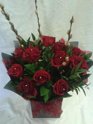Luxury box of 12 Red Roses with diamontes