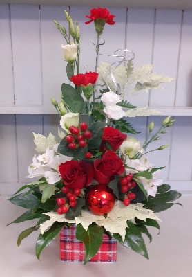 Festive cube arrangement
