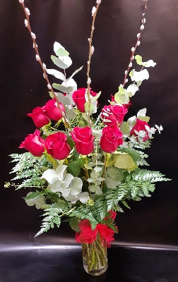 12 luxury red roses in vase