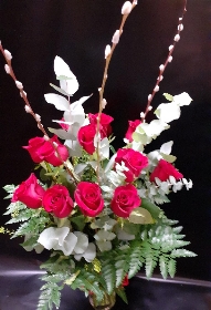 12 luxury red roses in vase